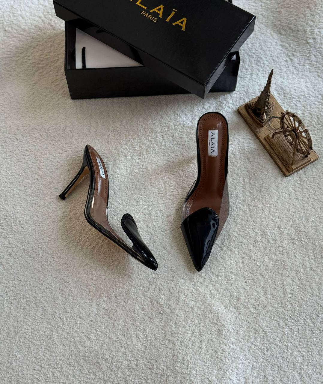 New. Alaia  heel 

  Size  .  36.  to 41

100 dhs✅

Zain80
♥️♥️♥️