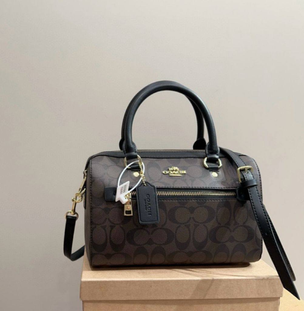 COACH 
HIGH QUALITY 

WITH BOX 
🎁🎁🎁

110 dhs✅

Zain39
♥️♥️♥️