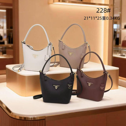 Prada 
90 dhs✅

Zain07
♥️♥️♥️