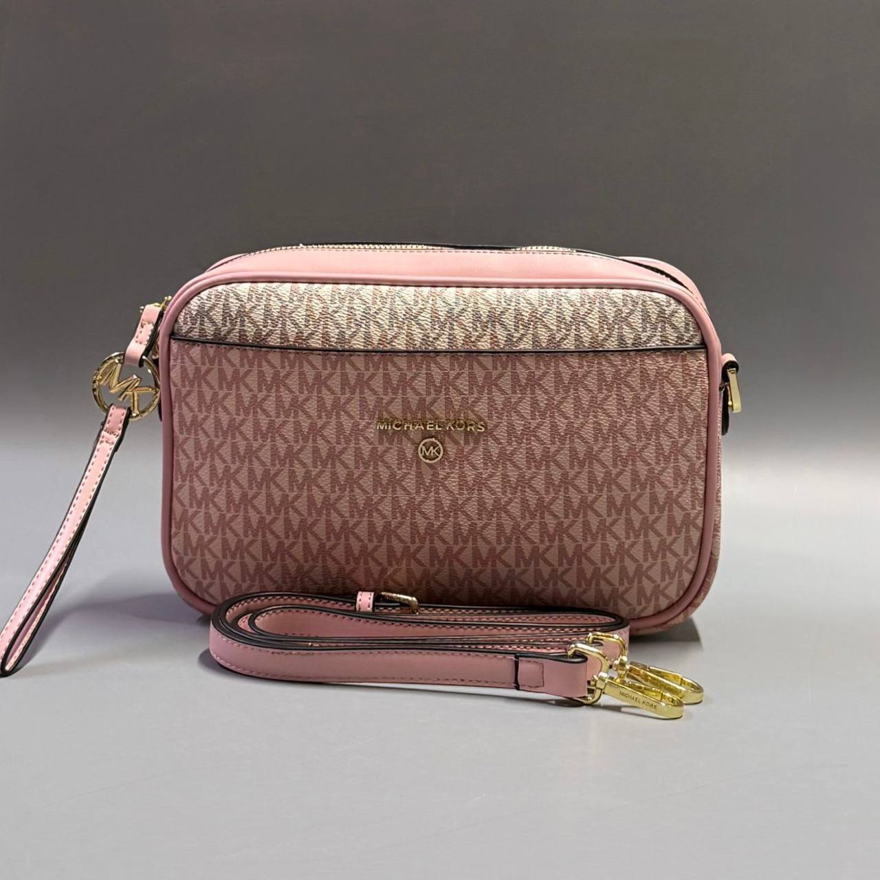 MK 
GOOD QUALITY  
80 dhs✅
SIZE: 25cm

Zain39
♥️♥️♥️