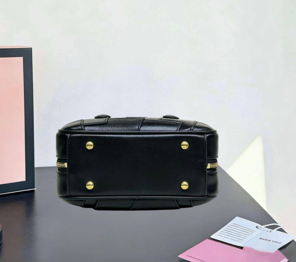 MIU MIU
 COPY ONE
WITH BOX 
240 dhs✅
（leather)

Zain295
♥️♥️♥️