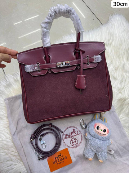 💎Hermes Birkin Suede new 🌟
1⃣️ First quality 
Size : 30 * 22  cm
120 dhs🌺

Zain115
♥️♥️♥️
