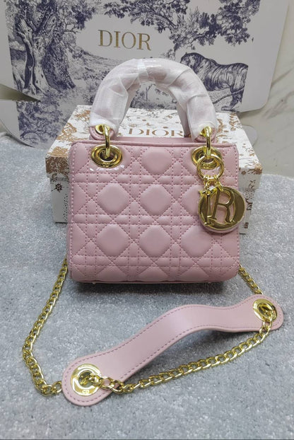Dior
high quality
120 dhs🇦🇪🇦🇪
with box

Zain143
♥️♥️♥️