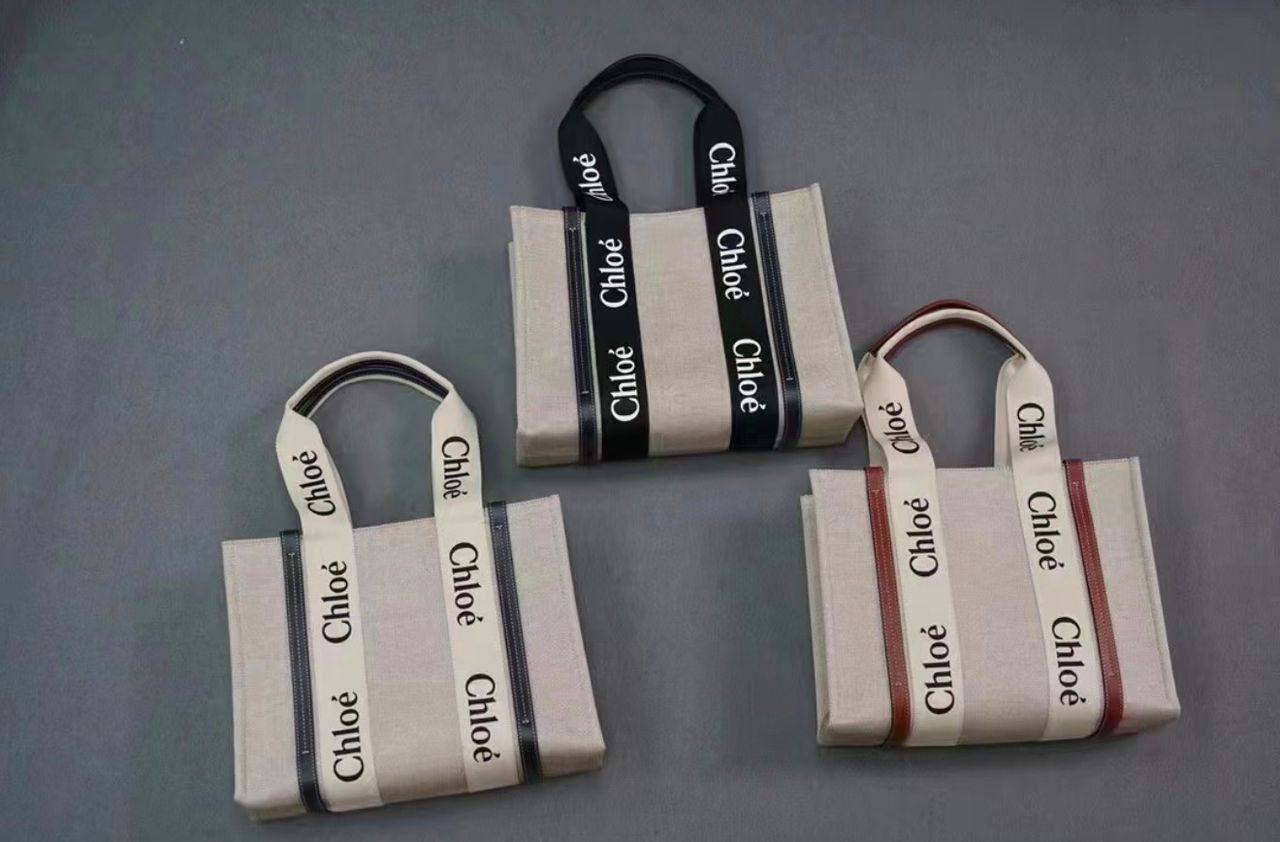 Chloe
95 dhs🪙🌨️
SIZE：37×26×12CM
Good quality

Zain35
♥️♥️♥️