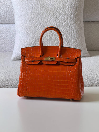 Hermes

birkin croc 25cm💥
Master quality ✅
with box📦

780 dhs❣️

Zain52
♥️♥️♥️