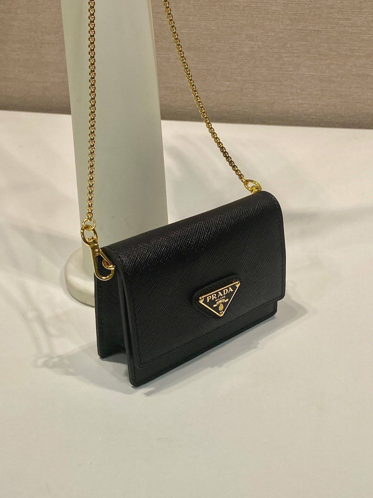 Prada Saffiano

Size:11cm
Black with hardware gold
super master

For Price 👇 WhatsApp✅
0568585901 
0507557372
0552275751 Owner Zain 👌

Zain325
♥️♥️♥️