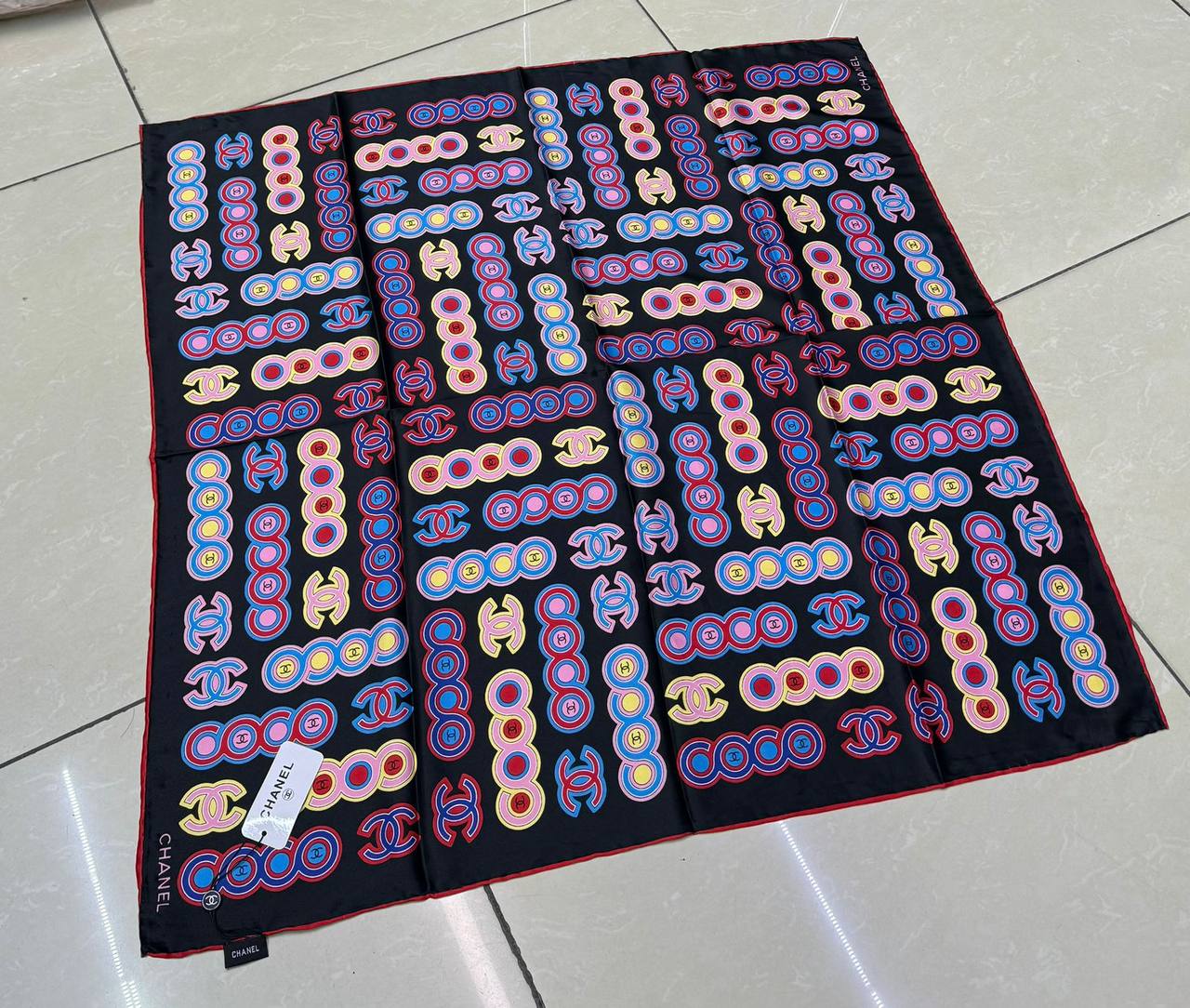 Silk square scarf 
40 dhs🪙💚

Zain93
♥️♥️♥️