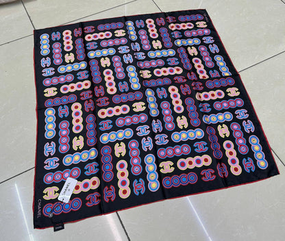 Silk square scarf 
40 dhs🪙💚

Zain93
♥️♥️♥️