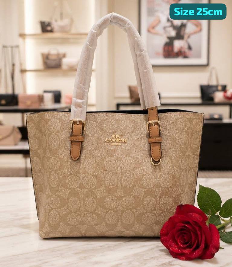 Caoch

Good quality 

with box 
115 dhs🇦🇪🇦🇪🇦🇪

Zain186
♥️♥️♥️