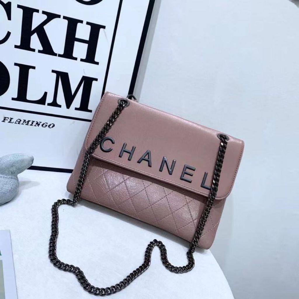 Chanel

105 dhs🌺 

with box
🎁🎁🎁

Zain38
♥️♥️♥️