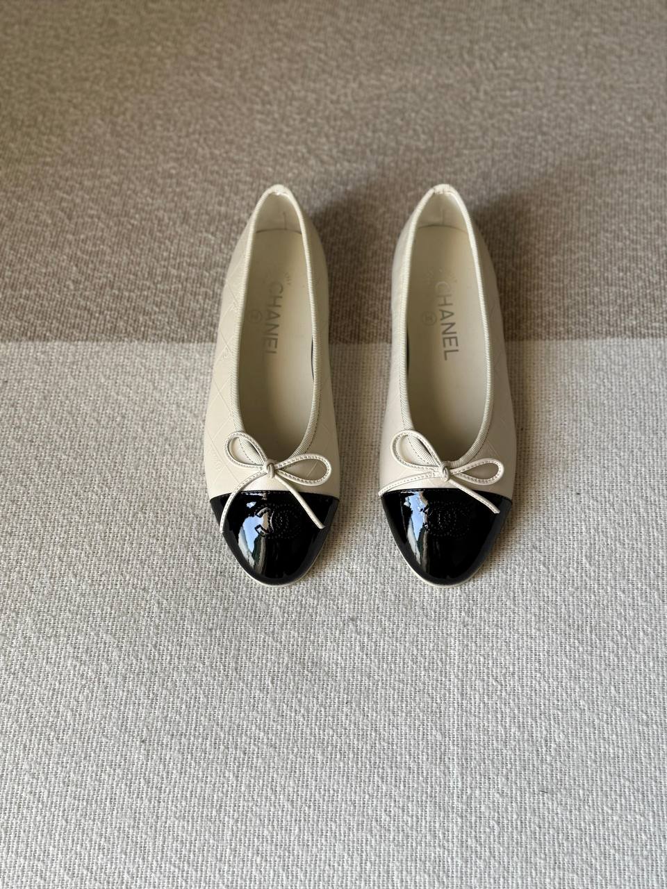 Chanel
Master Quality
Size 36 to 41
400 dhs✅

Zain288
♥️♥️♥️