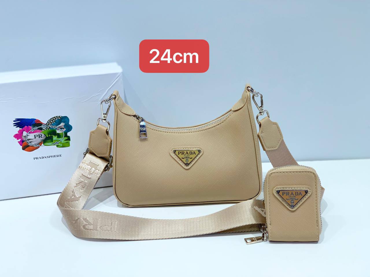 Prada

with box
🎁🎁🎁

100 dhs💓

Zain102
♥️♥️♥️