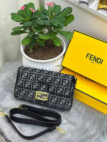 Fendi

with box
🎁🎁🎁

100 dhs✅

Zain244
♥️♥️♥️