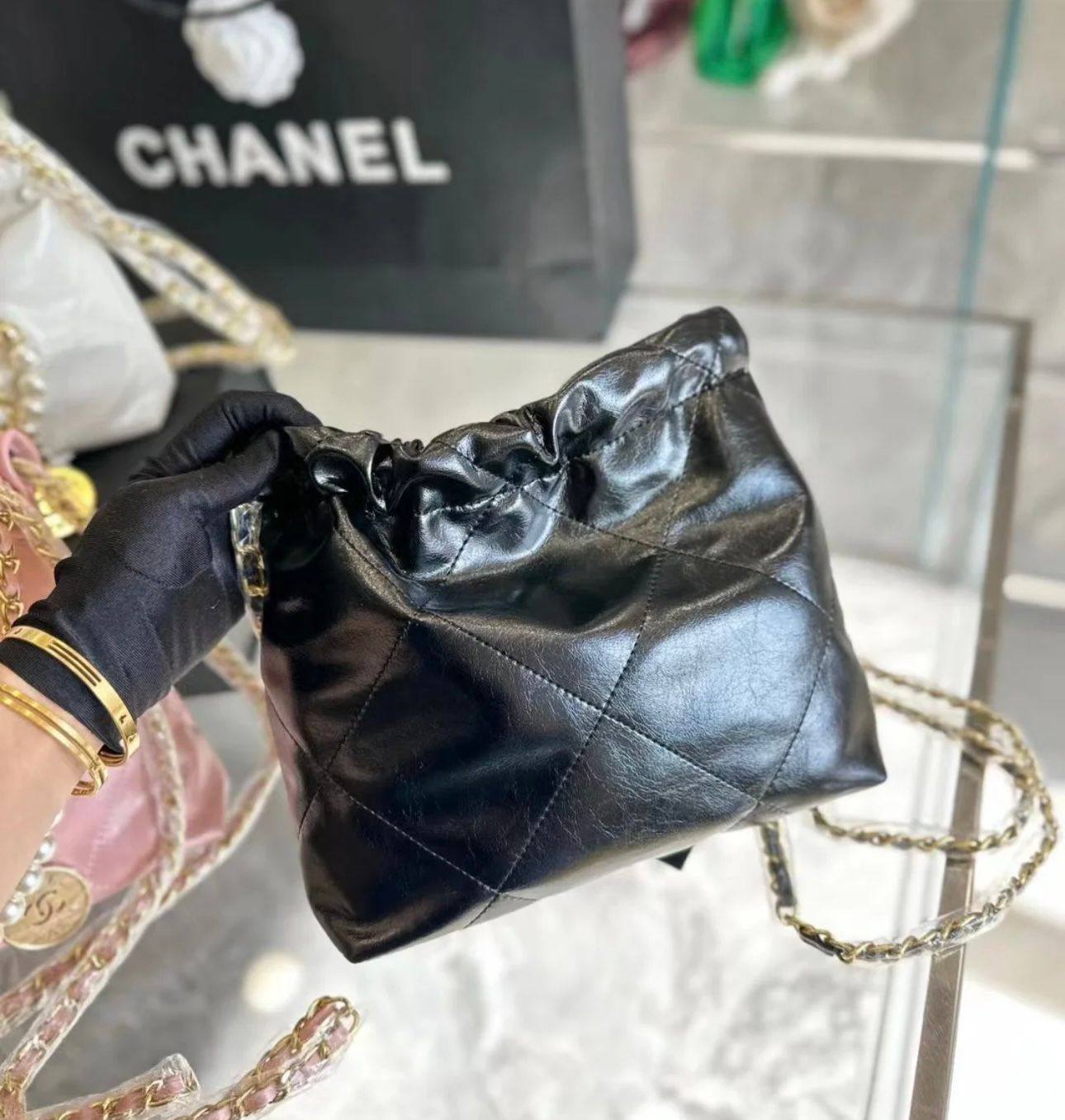 CHANEL 
NEW CAME GOOD QUALITY 

WITH BOX 
🎁🎁🎁

100 dhs❣️

Zain279
♥️♥️♥️