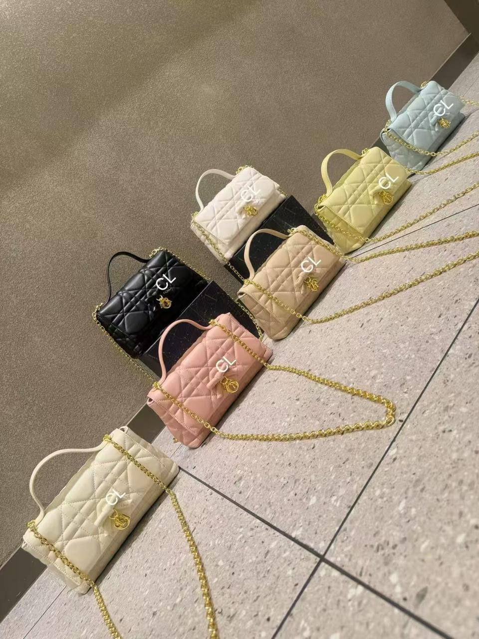 Dior
high quality

Withbox
🎁🎁🎁

140 dhs✅

Zain143
♥️♥️♥️