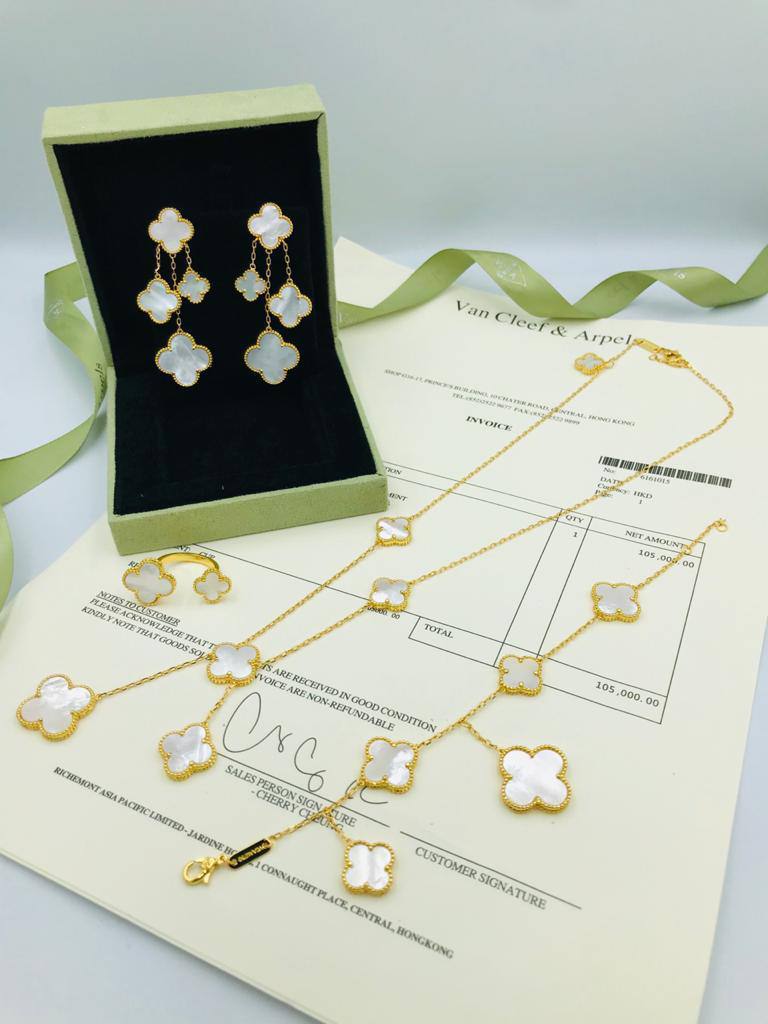 VANCLEAF SET
MASTER💫✨💫

NECKLACE BRACELET 
EARRINGS RING

275 DHS🇦🇪🇦🇪

WITH BOX AND PAPER BAG🛍️🎁

Zain89
♥️♥️♥️