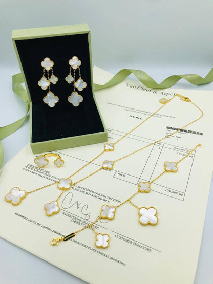 VANCLEAF SET
MASTER💫✨💫

NECKLACE BRACELET 
EARRINGS RING

275 DHS🇦🇪🇦🇪

WITH BOX AND PAPER BAG🛍️🎁

Zain89
♥️♥️♥️