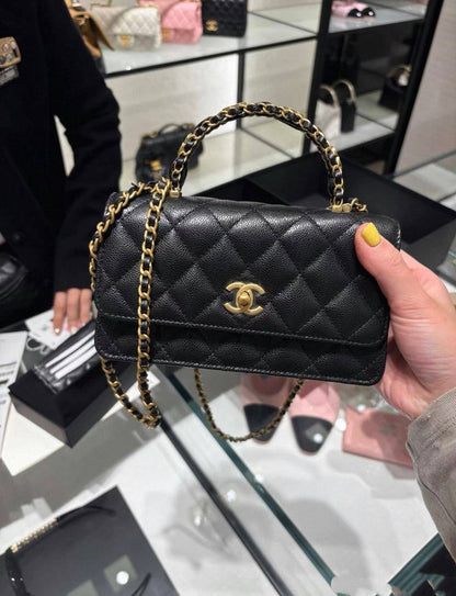 Chanel
100 dhs✅
SIZE：24cm
Good quality

Zain35
♥️♥️♥️