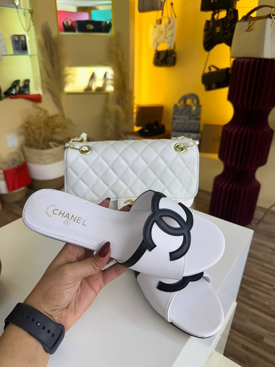 Chanel offer

180 dhs

Zain3121
♥️♥️♥️

Zc