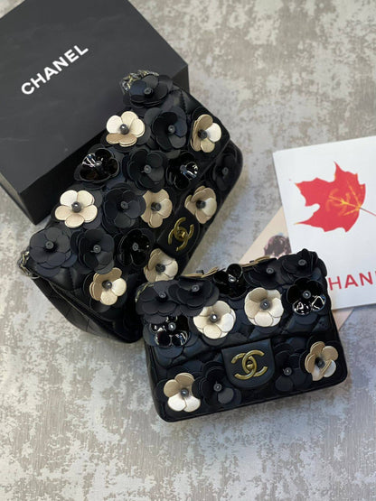 Chanel
Small size.  170 dhs🗽
Big.   Size.  180 dhs🗽

Zain175
♥️♥️♥️