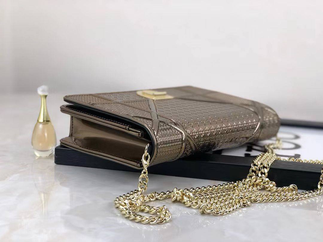 Dior Diorama Flap Bag Cannage Embossed✅*
*Size 20 cm*
For Price 👇 WTSP Text Zain 0568585901

Zain274
♥️♥️♥️