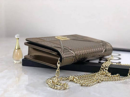 Dior Diorama Flap Bag Cannage Embossed✅*
*Size 20 cm*
For Price 👇 WTSP Text Zain 0568585901

Zain274
♥️♥️♥️