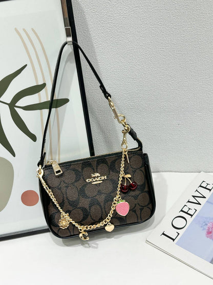 COACH

Best quality
with box

90 dhs🇦🇪🇦🇪

size 18CM

Zain290
♥️♥️♥️