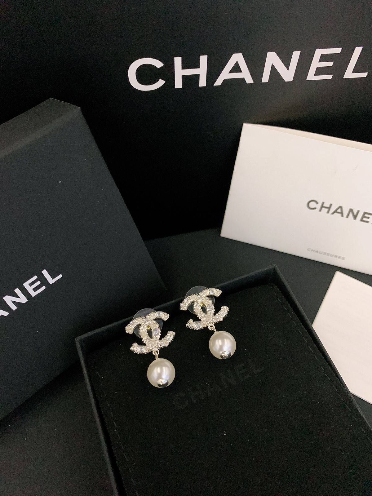 CHANEL
55 dhs❣️
         _With_
          *Box* 📦✅
🎁🎁🎁

Zain89
♥️♥️♥️