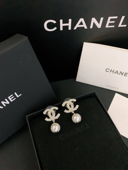 CHANEL
55 dhs❣️
         _With_
          *Box* 📦✅
🎁🎁🎁

Zain89
♥️♥️♥️
