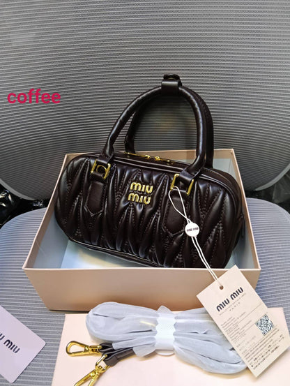 MIU MIU
100 dhs🇦🇪🇦🇪

with box

Zain26
♥️♥️♥️