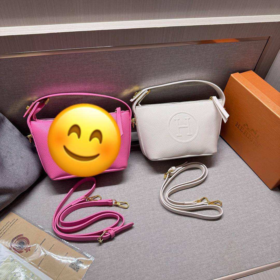 Hermes
22*14*8cm

With box 
🎁🎁🎁

60 dhs🪙🌨️

Zain17
♥️♥️♥️