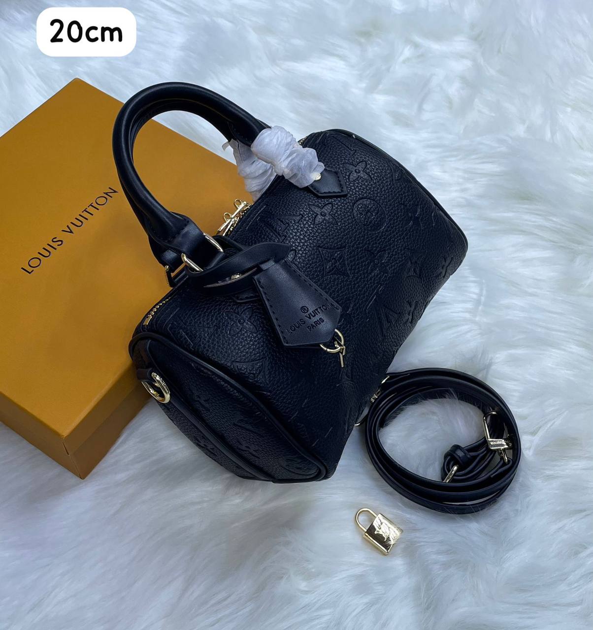 LV
with box
100 dhs✅

Zain72
♥️♥️♥️