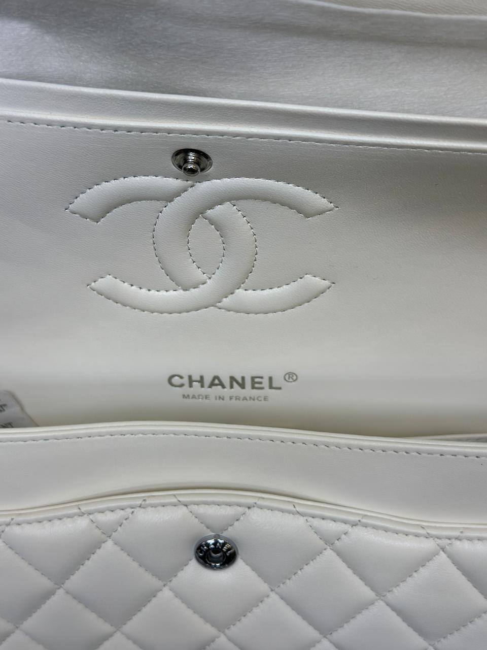 Chanel Classic Double Flap bag in VIP Chenal double flap

25.5 CM with silver-tone hardware

For Price 👇 WhatsApp✅
0568585901 
0507557372
0552275751 Owner Zain 👌

Zain71
♥️♥️♥️