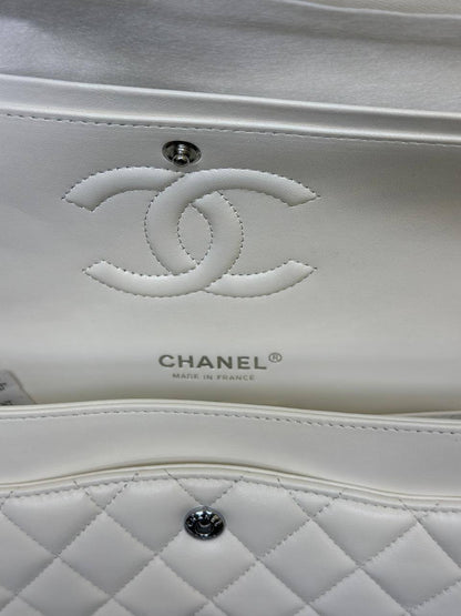 Chanel Classic Double Flap bag in VIP Chenal double flap

25.5 CM with silver-tone hardware

For Price 👇 WhatsApp✅
0568585901 
0507557372
0552275751 Owner Zain 👌

Zain71
♥️♥️♥️