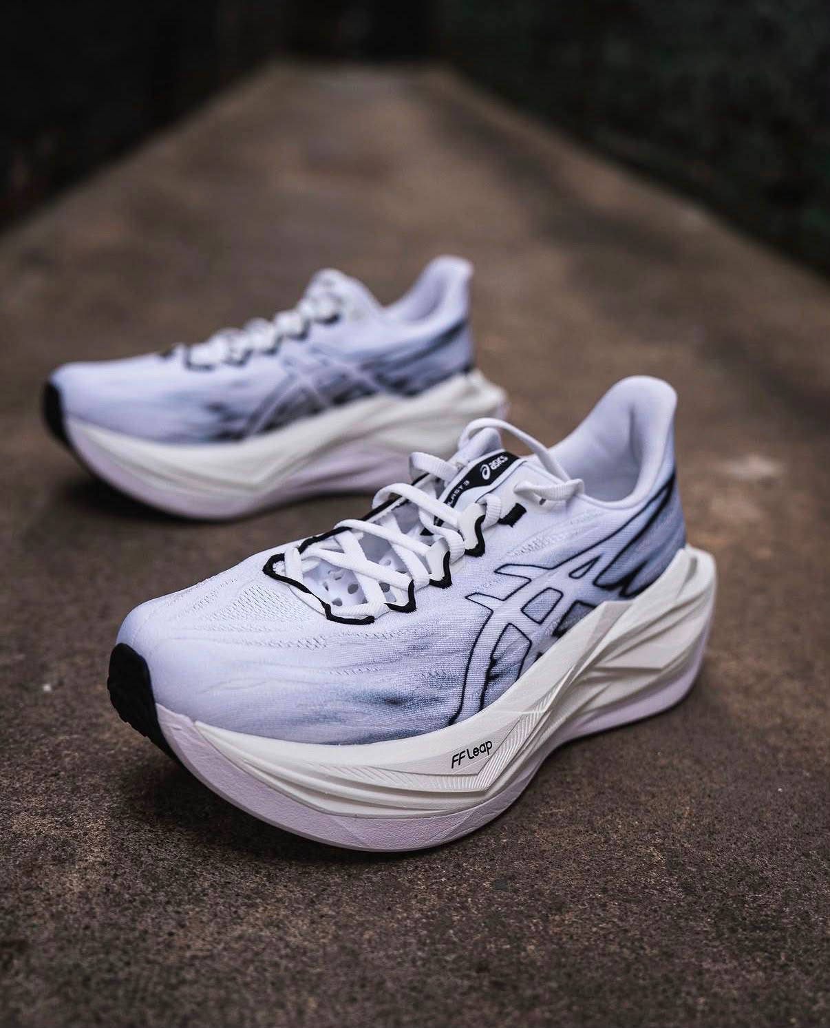 ASICS Superblast 3
White Black ，
Size 36-45 ，
240 dhs✅

Zain18
♥️♥️♥️