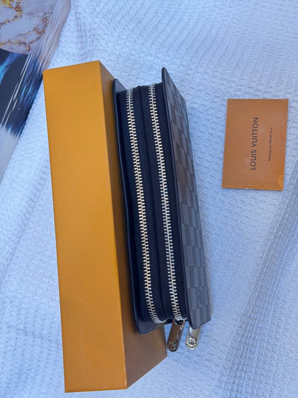 lv

best quality 
with box

110 dhs🇦🇪🇦🇪

size22CM
Zain290
♥️♥️♥️