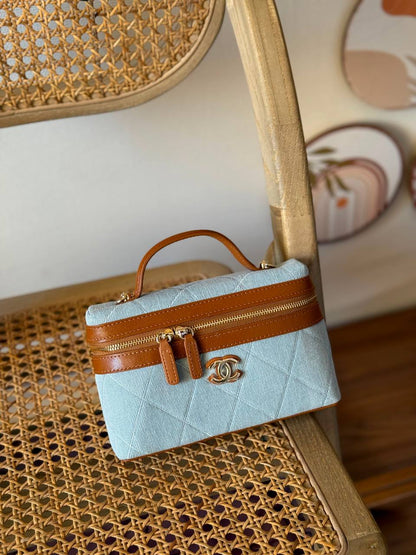 *New Collection✨✨✨
CHANEL
19cm
340 dhs🇦🇪🇦🇪
*MASTER QUALITY*
With box🎁

Zain167
♥️♥️♥️
