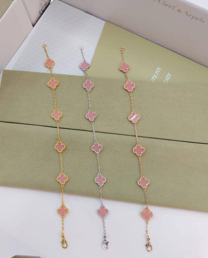 VCA ❤️‍🔥*
Mini bracelet 🦋
6 flower 🌹 
Master quality 💯
With normal boxes 📦 
50 dhs❣️
With master box 🗃️ 
90 dhs❣️

Zain216
♥️♥️♥️