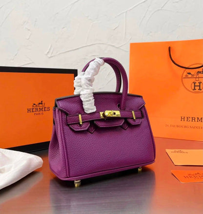 HERMES BIRKIN SMALL SIZE GOOD QUALITY WITH BOX 
110 dhs🇦🇪🇦🇪

Zain295
♥️♥️♥️