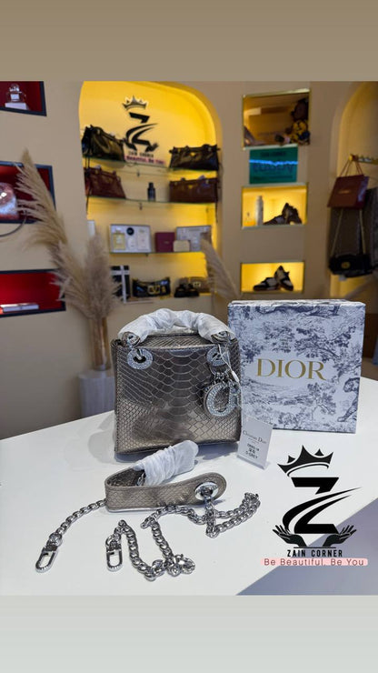 Dior 🎥🎥🎥
Best quality
With box’s
🎁🎁🎁

120 dhs🇦🇪
size 18cm

Zain158

اطلبوها من الوتس المثبت في الأعلى👆🏻👆🏻

تواصلو معنا 👈🏻 Zain 
For order WhatsApp pinned 👆🏻

♥️♥️♥️