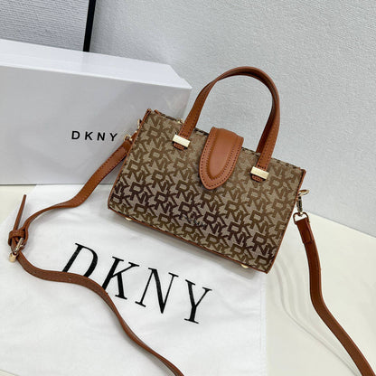 DKNY

95 dhs🗽
with box 
🎁🎁🎁

Zain253
♥️♥️♥️