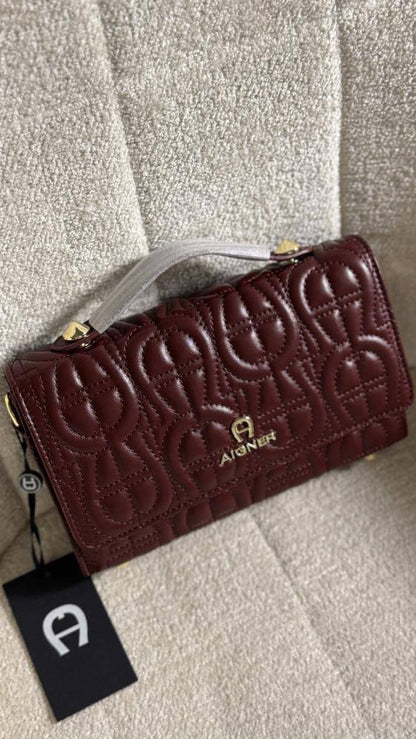 AIGNER 
Class A quality 
with box
130 dhs💓

Zain175
♥️♥️♥️
