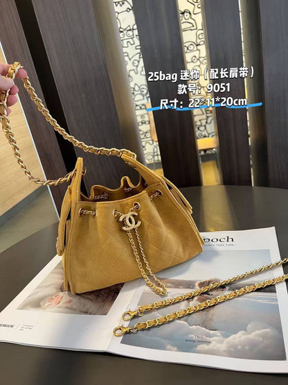 Chanel Master
size 22 cm💕
350 dhs🪙💚

Zain228
♥️♥️♥️
