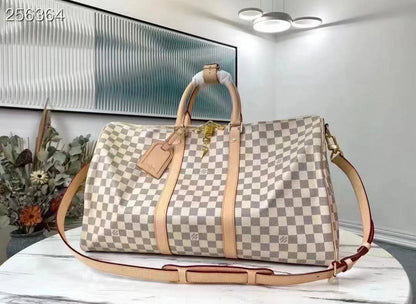 travel bags
110 dhs🌺
size 55×25×31cm

Zain213
♥️♥️♥️