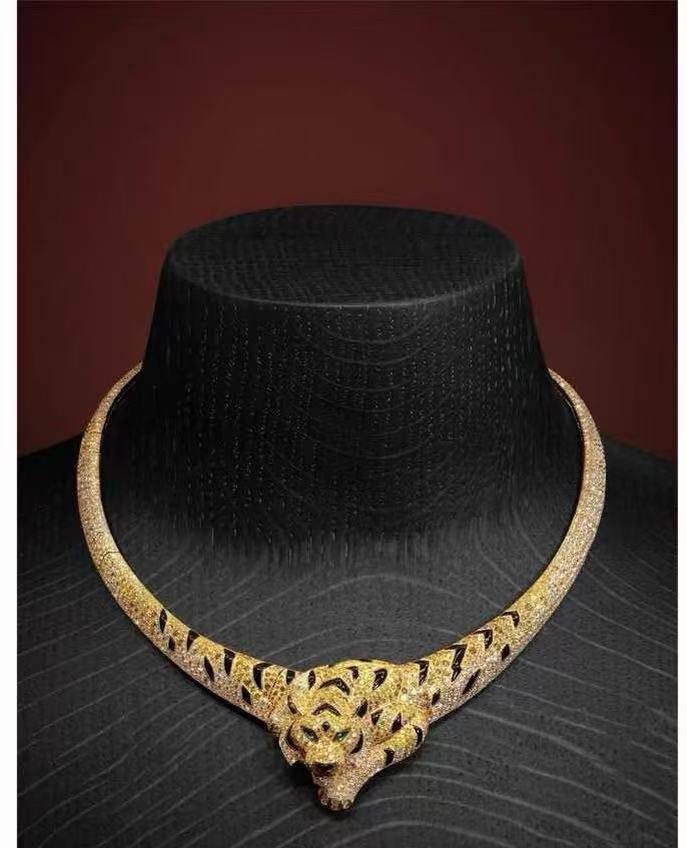 Cartier ❤️‍🔥*
Necklace 💥
Super Master quality 💯
With normal boxes 🗃️ 
And paper bag 🛍️
420 dhs✅

Zain216
♥️♥️♥️
