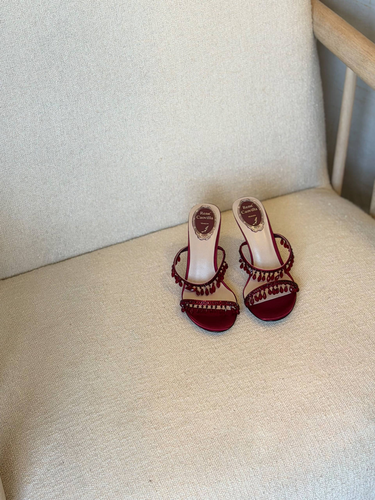 RENE
QUALITY:SUPER MASTER

SIZE:36 TO 41😍🥰
500 dhs🇦🇪🇦🇪

Zain319
♥️♥️♥️