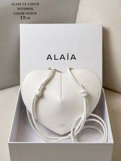 Alaia
 ʟᴇ ᴄᴏᴇᴜʀ ʜᴇᴀʀᴛ sʜᴀᴘᴇ ᴄʀᴏssʙᴏᴅʏ 
sɪʟᴠᴇʀ ʜᴀʀᴅᴡᴀʀᴇ  
𝟐ᴢɪᴘ ᴄʟᴏsᴜʀ  ᴀᴅᴊᴜsᴛᴀʙʟᴇ sᴛʀᴀᴘ 
ᴀʟᴀɪᴀ ᴅᴜsᴛ ʙᴀɢ
ᴡɪᴛʜʙᴏx
🎁🎁🎁

125 dhs✅

Zain56
♥️♥️♥️