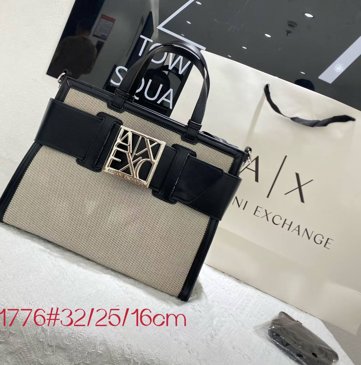 Armani Exchange
GOOD QUALITY 
130 dhs🪙🌨️

Zain200
♥️♥️♥️