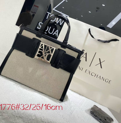 Armani Exchange
GOOD QUALITY 
130 dhs🪙🌨️

Zain200
♥️♥️♥️