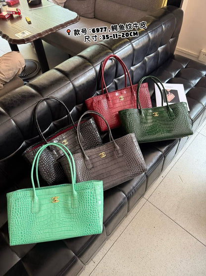 Chanel
Master🔥🔥
35cm🫶🏼🫶🏼 
350 dhs✅

Zain297
♥️♥️♥️
